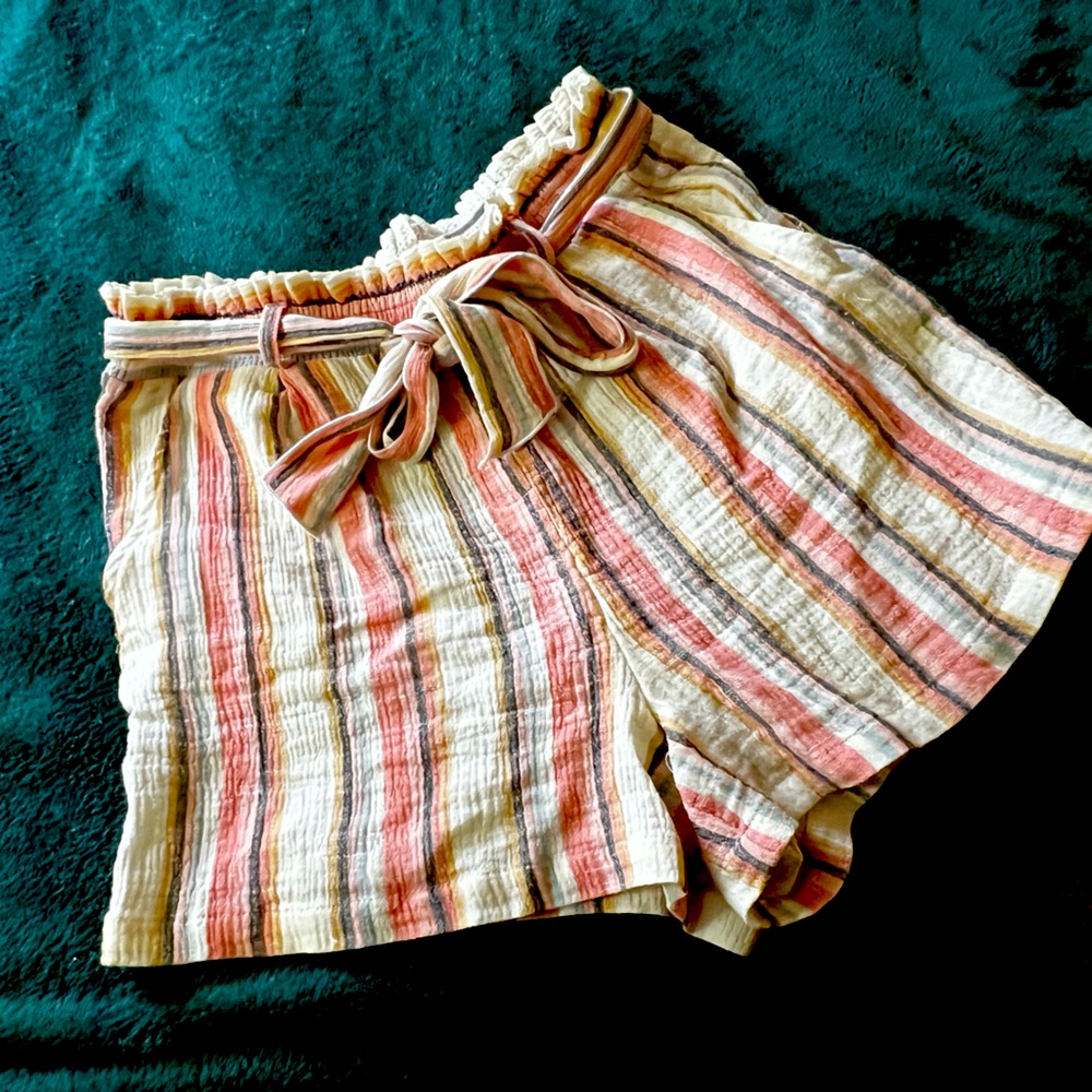 Women’s shorts; 100% cotton; large